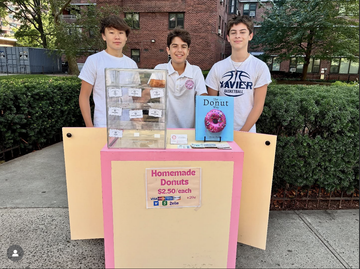 We finally tried the tasty competition from @deliciousdonutsinc just down the street from Doughnut Plant. The young entrepreneur Kiran Madan (center, with friends) who started his business four years ago, when he was 10 years old, has been out on Grand Street with his cart, selling his homemade doughnuts three days a week, all summer long. We got the last chai latte doughnut and it was delicious!